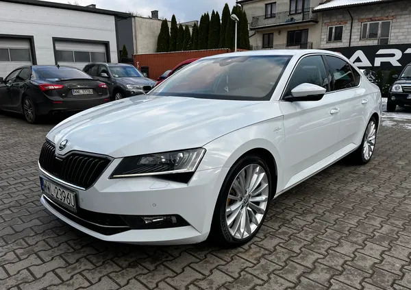 opolskie Skoda Superb cena 89000 przebieg: 150000, rok produkcji 2017 z Warszawa